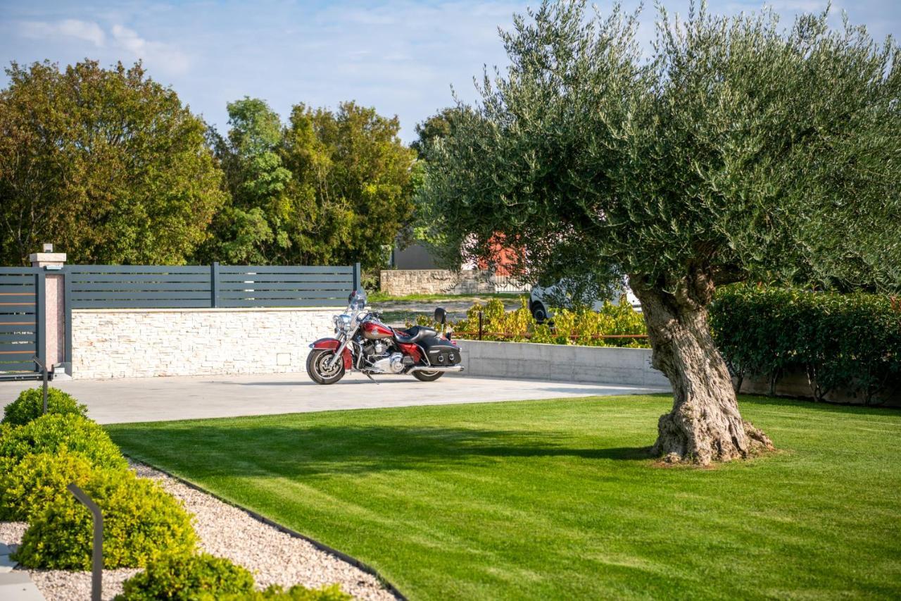 Villa Memory Raša Екстериор снимка